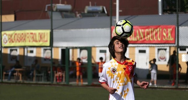 بعد حصوله على الجنسية التركية.. فتى سوري يحلم بالمجد الرياضي