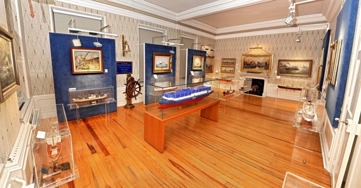 The Arkas Maritime History Center hosts a wide collection of paintings and ship antiques.