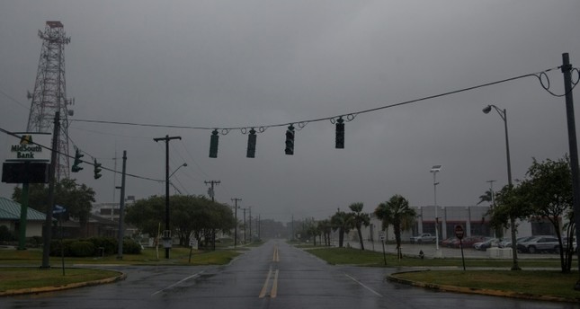 إعصار باري يصل ولاية لويزيانا ويتحول إلى عاصفة إستوائية