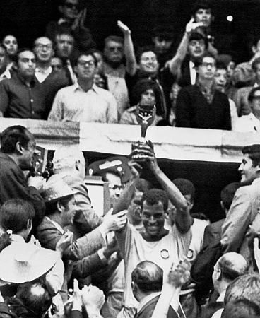 This file photo taken on June 21, 1970 shows Brazilian national soccer team captain and defender Carlos Alberto smiling as he holds aloft the Jules Rimet Cup after Brazil defeated Italy 4-1 in the World Cup final in Mexico City.