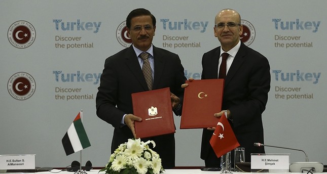 نائب رئيس الوزراء التركي يلتقي وزير الاقتصاد الإماراتي في أنقرة
