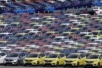 Newly manufactured cars of the automobile maker Honda await export at a port in Yokohama, south of Tokyo, June 23, 2015. (Reuters Photo)