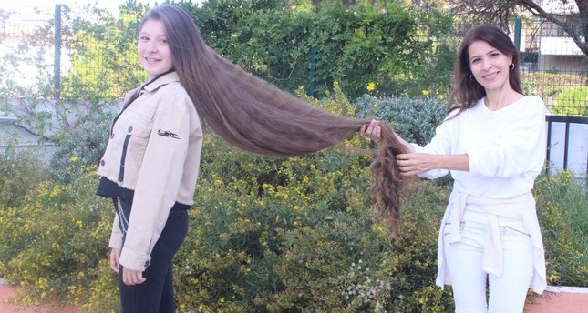 12 Year Old Girl Breaks Record For Longest Hair Daily Sabah
