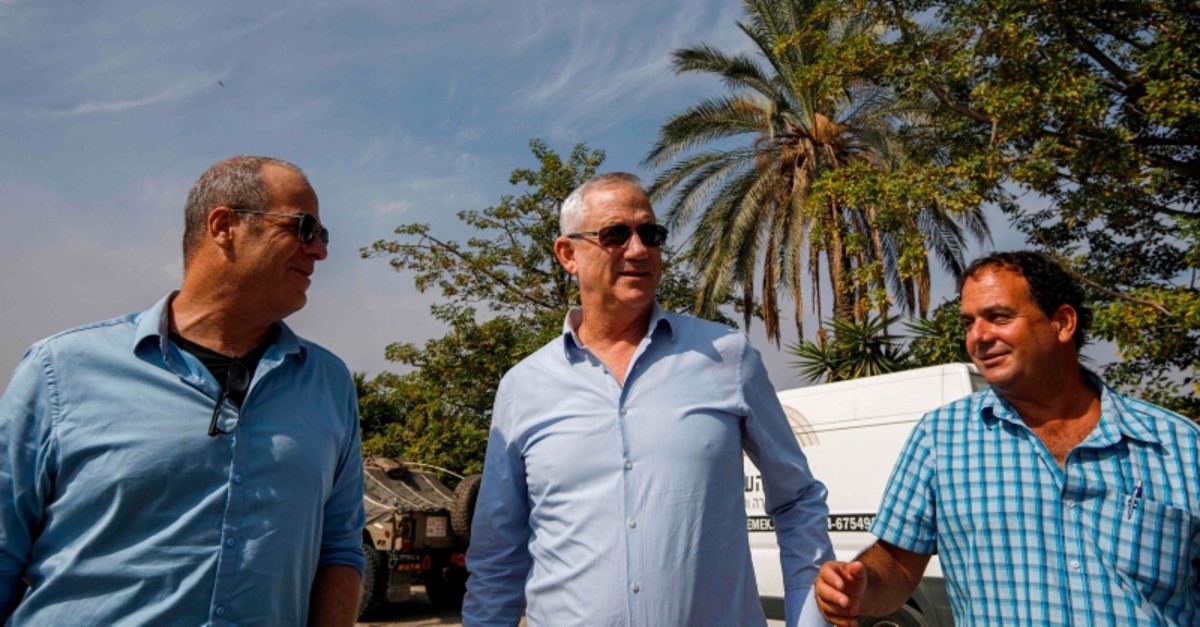 Retired Israeli General Benny Gantz (C), one of the leaders of the Blue and White (Kahol Lavan) political alliance, visits the Jordan Valley site of Naharayim (AFP Photo)