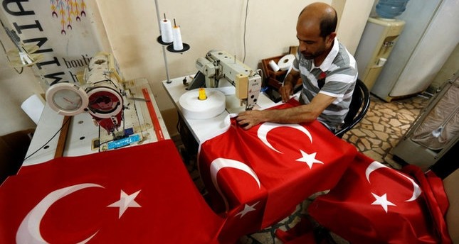 مبيعات العلم التركي تحقق رقماً قياسياً ‫عقب محاولة الانقلاب الفاشلة