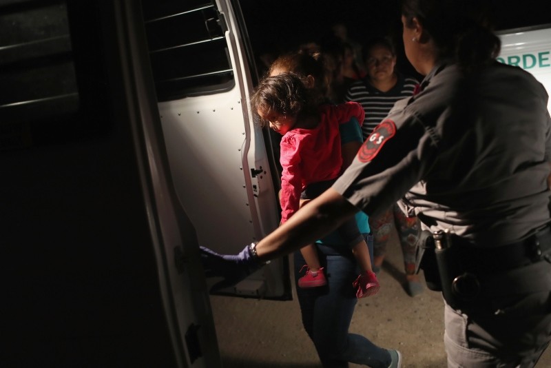 Central American asylum seekers, including a Honduran girl, 2, and her mother are taken into custody near the U.S.-Mexico border on June 12, 2018 in McAllen, Texas. (AFP Photo)
