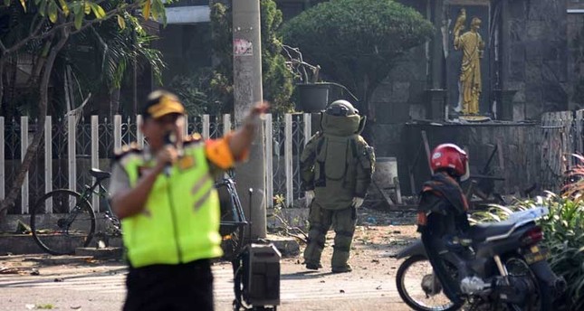 ٩ قتلى و٤٠ جريحاً في تفجيرات استهدفت كنائس بإندونيسيا