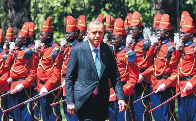 President Erdoğan at the Palace of the Republic in Dakar, Senegal, during an official ceremony where he was welcomed by Senegal's President Macky Sall, March 2.