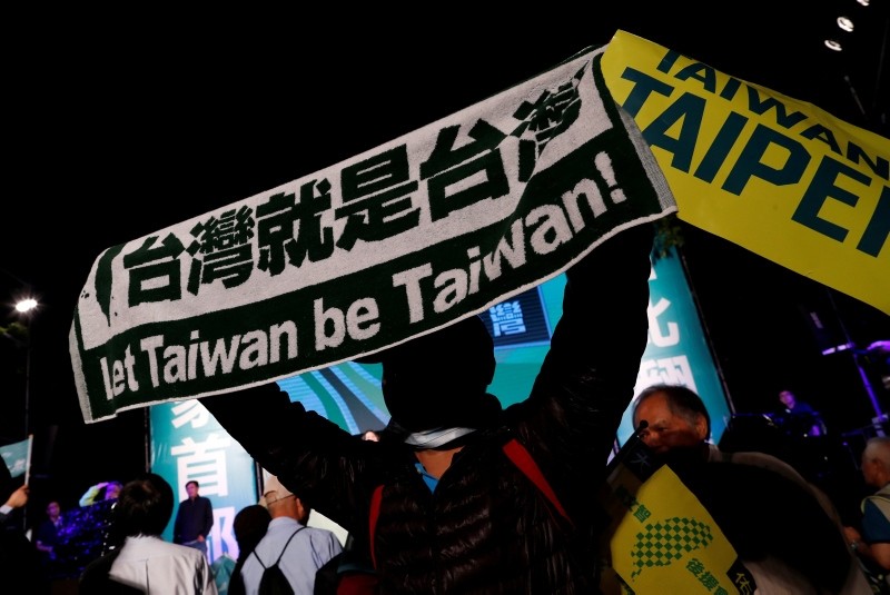 A pro-independence supporter reacts during a campaign rally held by the ruling Democratic Progressive Party (DPP), in Taipei, Taiwan Nov. 21, 2018. (Reuters Photo)