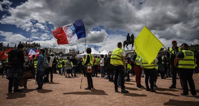 إصابة 5 متظاهرين من السترات الصفراء في رين الفرنسية