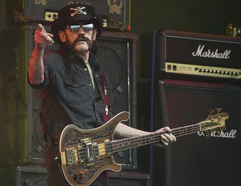 his June 26, 2015 file photo shows Motorhead bassist Lemmy Kilmister performing on the Pyramid stage during Glastonbury Music Festival at Worthy Farm, Glastonbury (AP Photo)