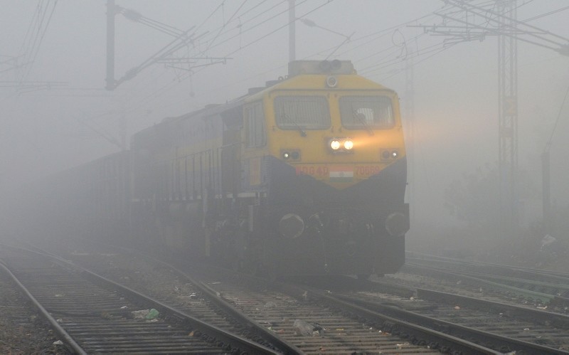 A train travels in dense fog in Jalandhar on December 25, 2018 (AFP Photo)