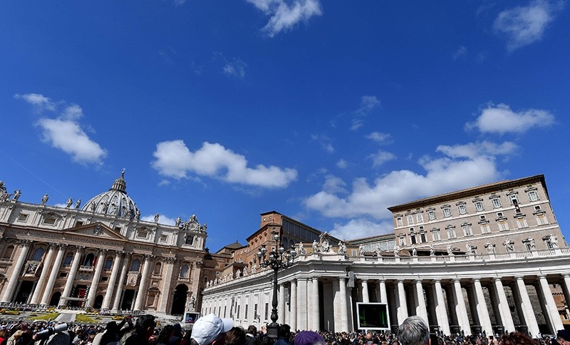 In this file photo taken on April 02, 2018 people gather in St Peter's square during Pope Francis' Regina Coeli prayer from the window of the apostolic palace in Vatican (AFP Photo)