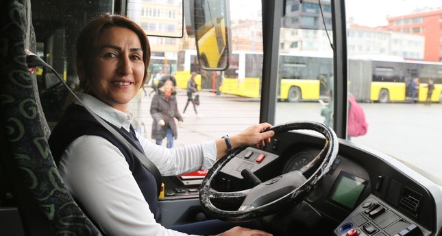 سكان إسطنبول يعيشون تجربة فريدة بقيادة نسوة لحافلات للنقل العام