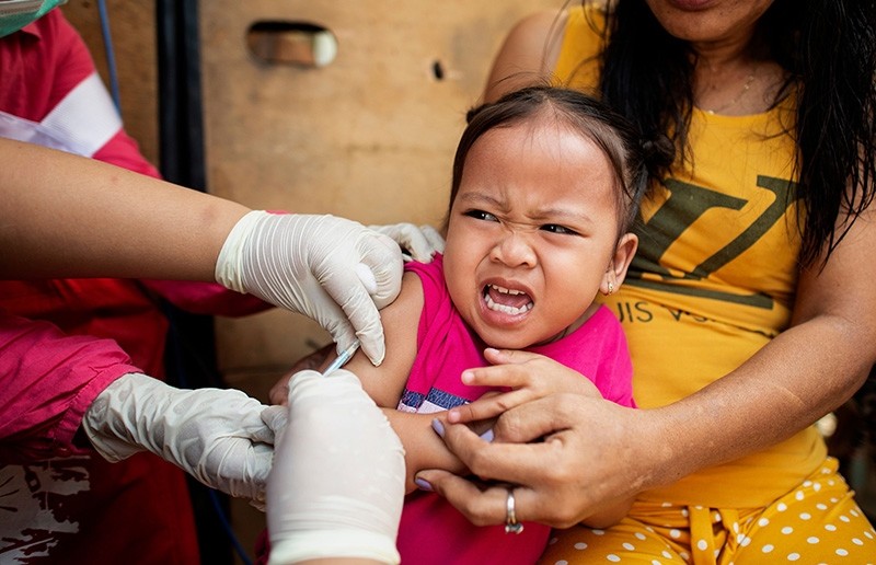 A child reacts during a Philippine Read Cross Measles Outbreak Vaccination Response in Baseco compound, a slum area in Manila on Feb. 16, 2019. (AFP Photo)