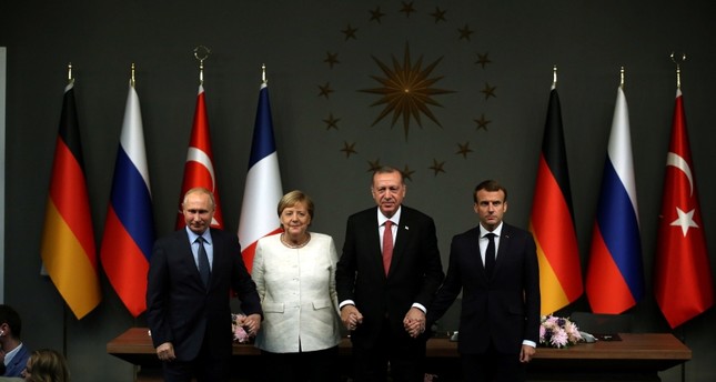 أردوغان يعقد قمة رباعية حول إدلب مع ماكرون وبوتين وميركل