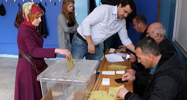 الأتراك يبدؤون التصويت في استفتاء تاريخي على التعديلات الدستورية