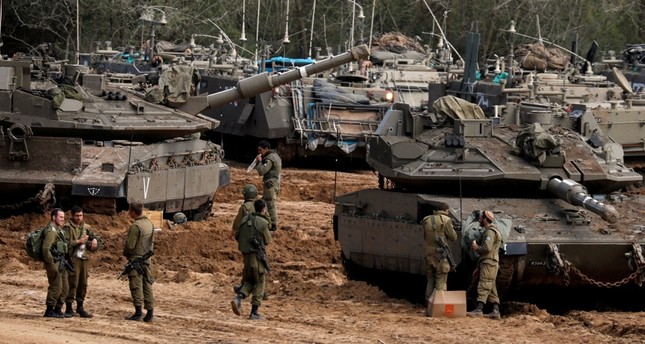 إسرائيل ترسل لواء مدرعات إلى محيط غزة وتعلن الاستعداد لعدة أيام من المواجهة