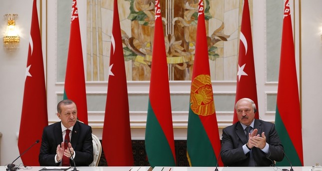 الرئيس التركي رجب طيب أردوغان ونظيره البيلاروسي، الكسندر لوكاشينكو، في قصر الاستقلال بالعاصمة مينسك  وكالة الأناضول للأنباء