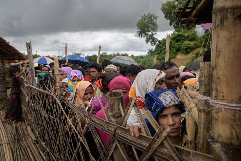 Rohingya refugees queue at an aid relief distribution center at the Balukhali refugee camp near Cox's Bazar, Bangladesh, Aug. 12, 2018. (AFP Photo)
