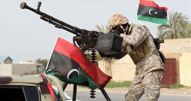 الحكومة الليبية تستعيد طريق المطار وتأسر 10 من مسلحي حفتر جنوبي طرابلس