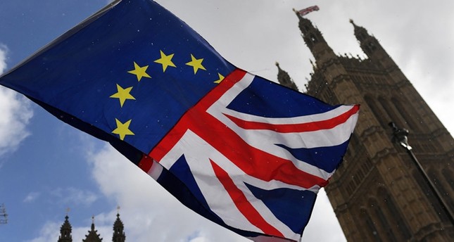 بريطانيا توقع على وثيقة إلغاء سريان قوانين الاتحاد الأوروبي في البلاد