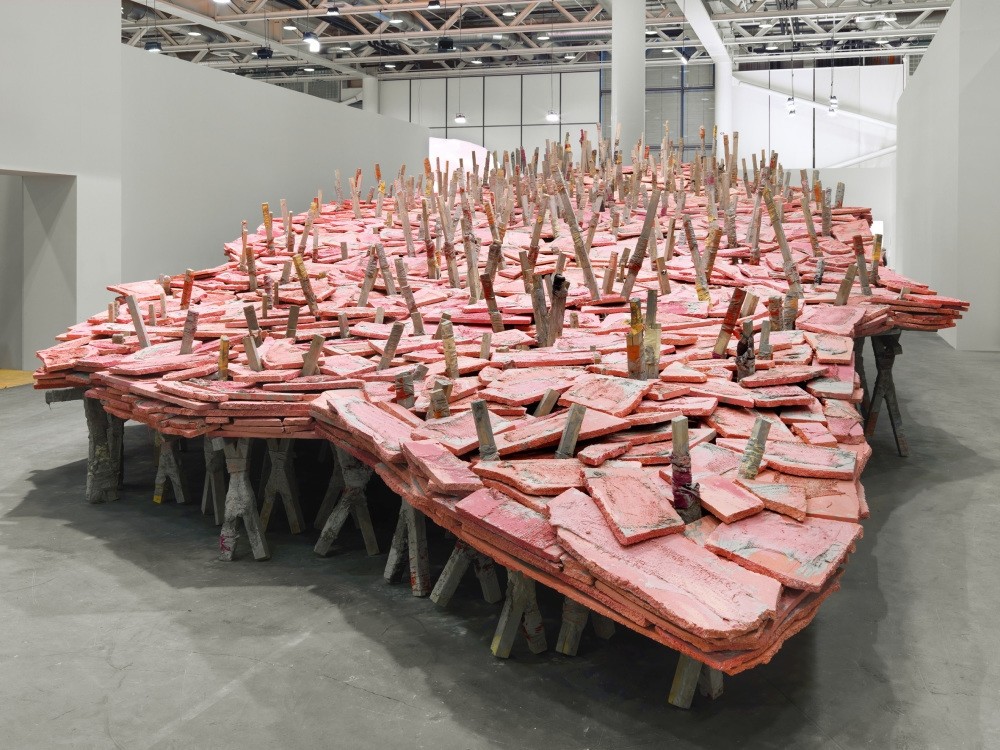 Group exhibition questions 'the act of falling' through exceptional art