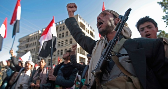 الحوثيون يعلنون وقف الهجمات على السعودية بانتظار رد إيجابي