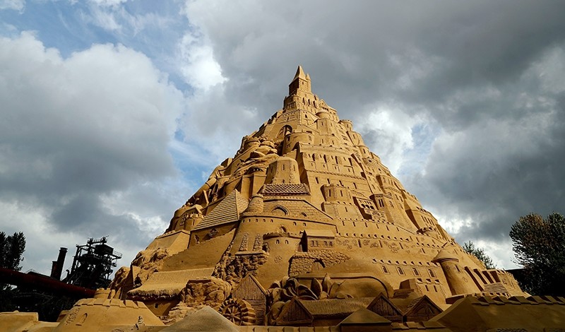 A general view of a sand castle at the Landschaftspark Nord in Duisburg, August 31, 2017. (EPA Photo)