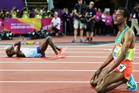 Second placed Mo Farah (L rear) of Great Britain lies on the track after he was beaten by winner Muktar Edris (R) of Ethiopia in the men's 5,000m. (EPA Photo) 
