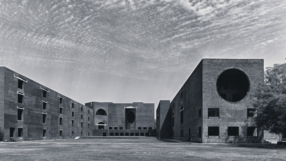 The photographs revisit Kahnu2019s work from the perspective of u201ctectonics through light,u201d u201cconstructing the place,u201d and u201cassembling the program,u201d to constitute the backbone of the exhibition.