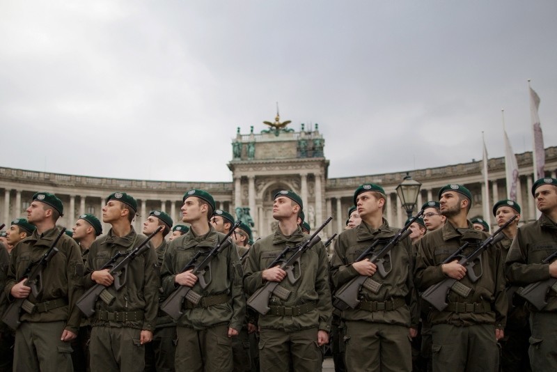This Oct. 26, 2016 file photo shows recruits of the Austrian armed forces attending the swearing-in ceremony on Austrian National Day (Nationalfeiertag) on Heldenplatz square in Vienna, Austria (EPA Photo).