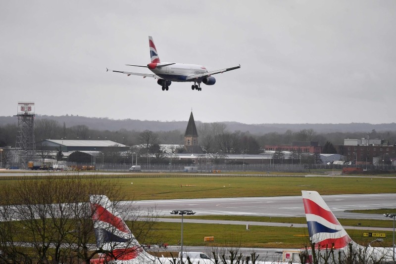 A British Airways Airbus 320-232 aircraft prepares to land at London Gatwick Airport, south of London, on December 21, 2018, as flights resumed following the closing of the airfield due to a drones flying. (AFP Photo)