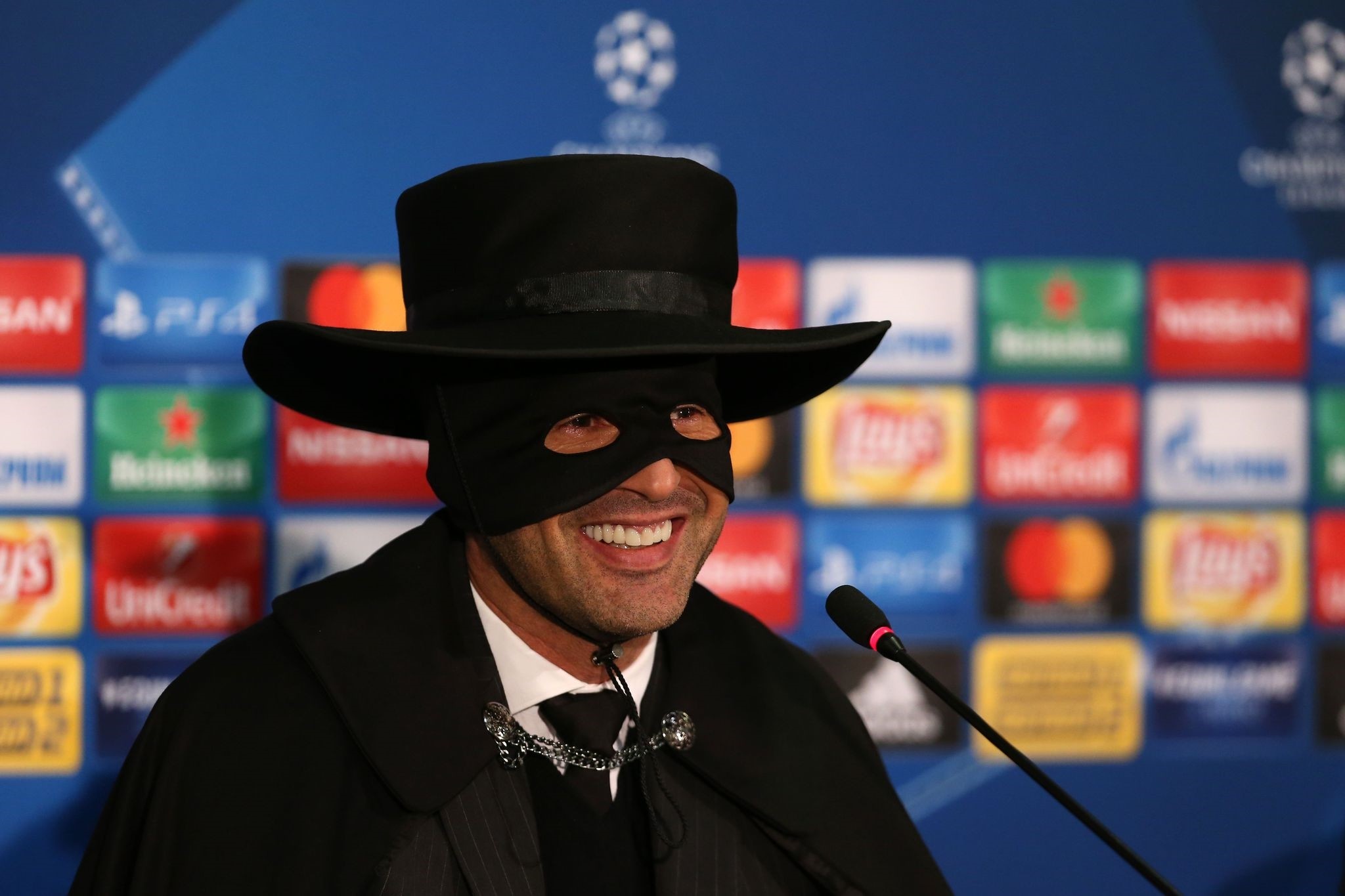 Shakhtar Donetsk's manager Paulo Fonseca, wearing a Zorro mask and hat, delivers a press conference after Shakhtar Donetsk won their UEFA Champions League group F football match against Manchester City. (AFP Photo)
