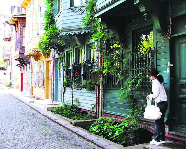 The streets of Kuzguncuk are filled with old wooden houses that have been restored and painted in different colors.