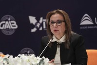 Trade Minister Ruhsar Pekcan speaking at the meeting on Turkey's textile and ready-to-wear industry. (AA Photo)