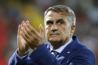 Turkey's coach u015eenol Gu00fcneu015f