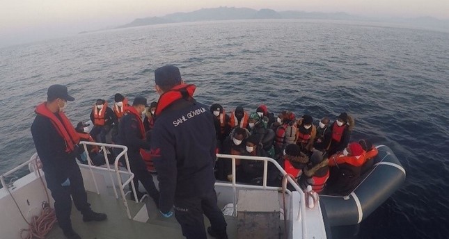 خفر السواحل التركي ينقذ 55 مهاجراً في موغلا أعادتهم اليونان