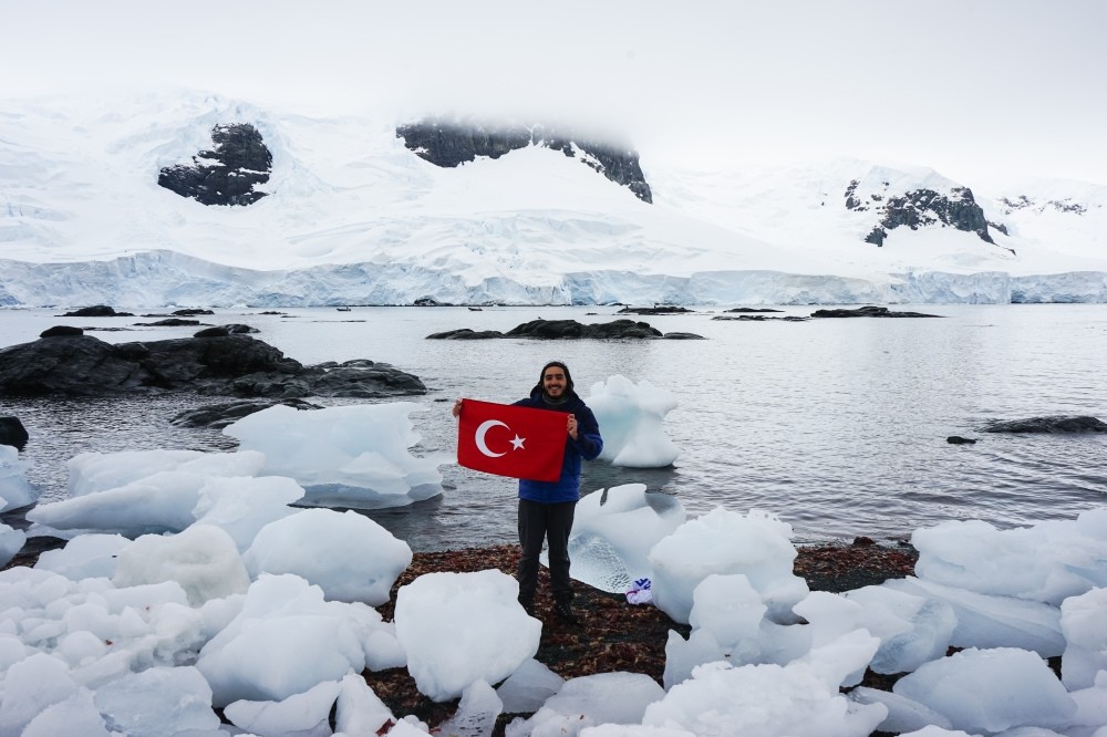 Barku0131n u00d6zdemir traveled to Antarctica thanks to crowd funding.