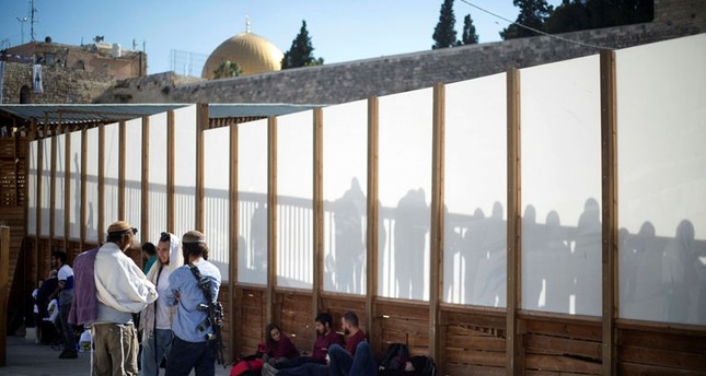 مستوطنون يقتحمون باحات المسجد الأقصى في ذكرى احتلال القدس