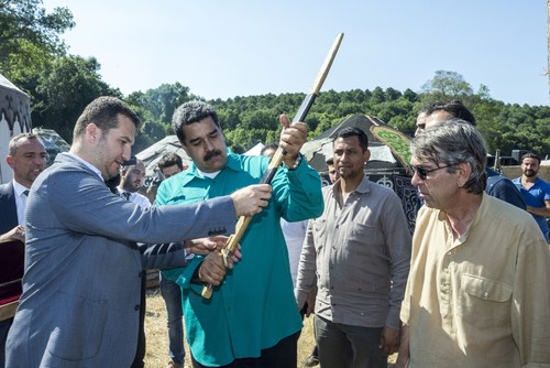 Maduro visits set of Resurrection: Ertuğrul, invites producer for a joint project in Venezuela