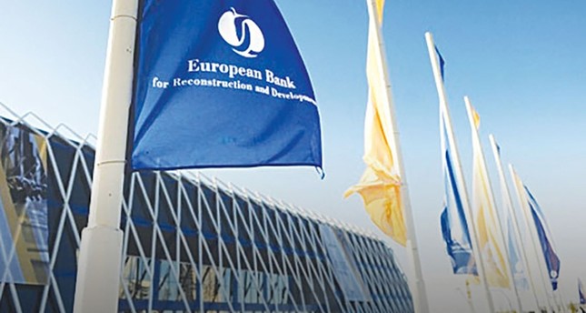 رئيس بنك أوروبي يعبر عن إعجابه بقطاعي الصحة والصناعة التركيين