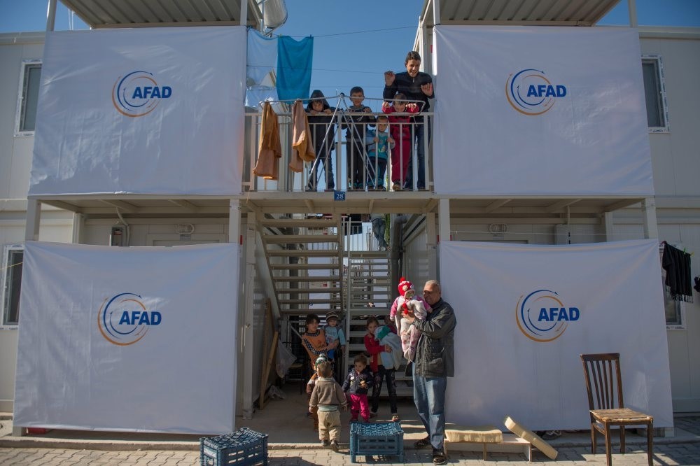 Refugees in a two-story refugee camp in Kahramanmarau015f.
