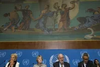  (L-R) Switzerland's Carla del Ponte, US Karen Koning Abuzayd, and Thailand's Vitit Muntarbhorn, at the the United Nations in Geneva, Switzerland, 16 September 2013. (EPA Photo)