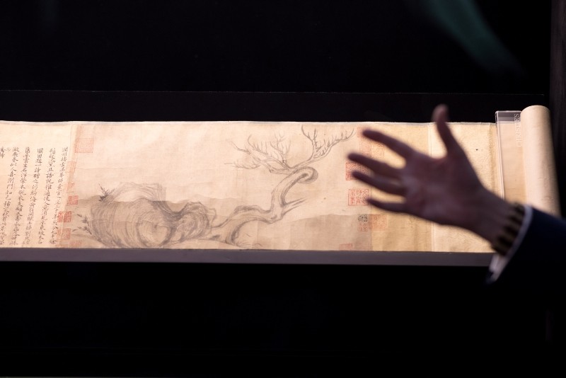 A Christie's staff describes 'Wood and Rock' by Chinese artist Su Shi during an auction preview in Hong Kong, China, November 22, 2018. (EPA Photo)