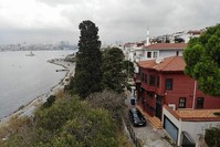 Eurobank Kos. SH. A, used this mansion overlooking the Bosporus as its headquarters.