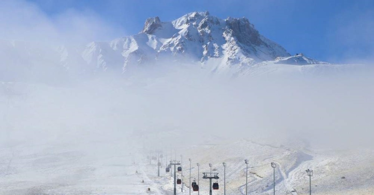 Snow at Erciyes Ski Resort has reached more than 20 centimeters. (AA Photo)