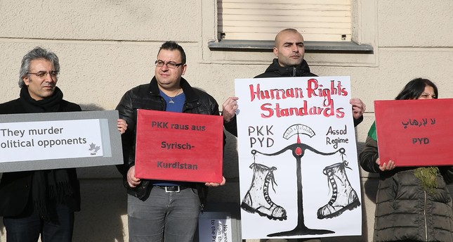 Syrische Kurden protestieren gegen PYD in Berlin