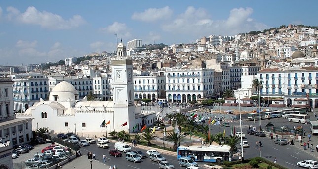 الجزائر العاصمة.. انهيار بناء في حي القصبة القديم