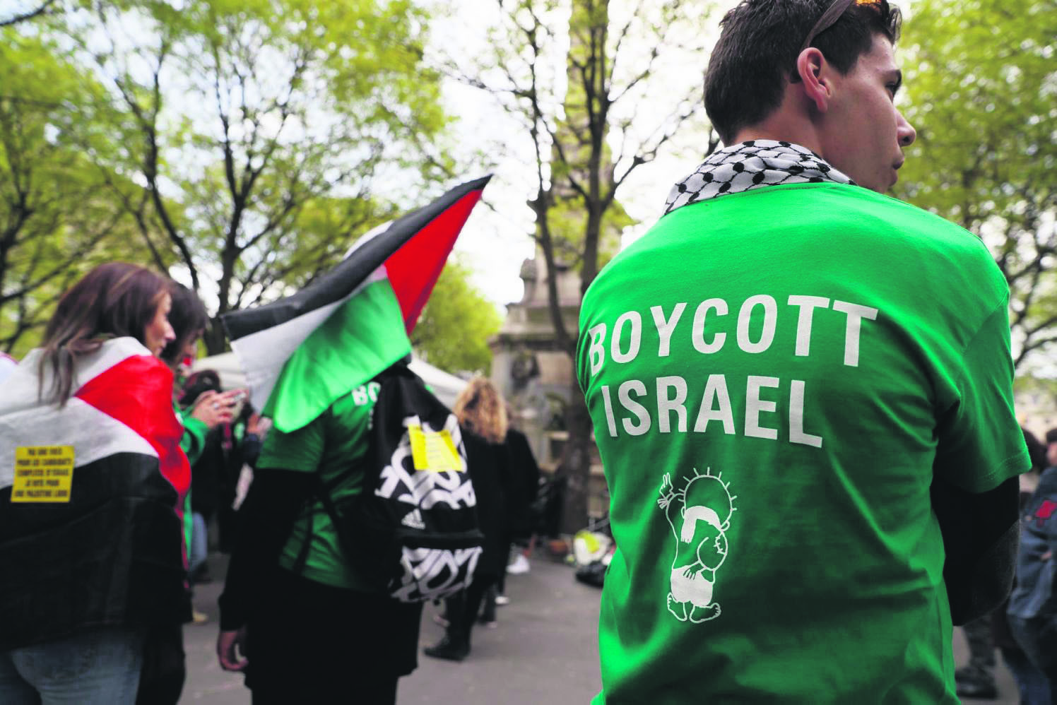 Protesters in Paris demonstrate against Israel's first officially sanctioned new West Bank settlement in more than 25 years, April 1, 2017.